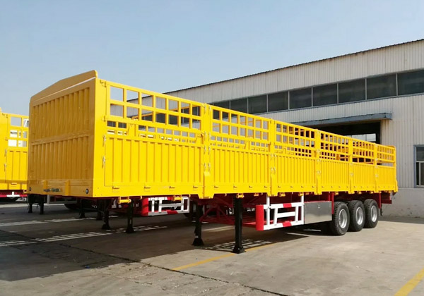 3 Axle Cargo Fence Truck Trailer for Cattle Cargo Transport